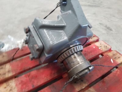 LIEBHERR (UNIVERSAL JOINT-AXE)