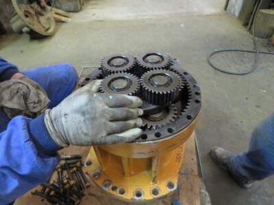 CASE WX 200 (SLEWING GEAR)