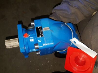 LOADER CRANE (HYDRAULIC PISTON PUMP )