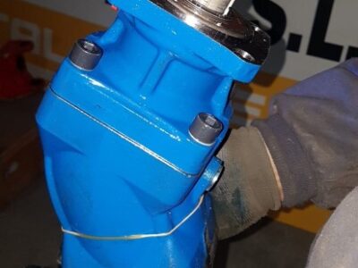 LOADER CRANE (HYDRAULIC PISTON PUMP )