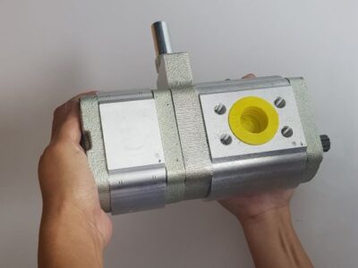 Alternative view of LIEBHERR 922 (HIDRAULIC PUMP)