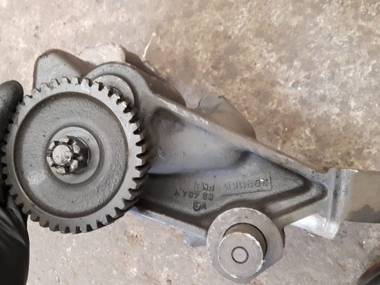 CATERPILLAR (ENGINE OIL PUMP) - Talleres Capelán