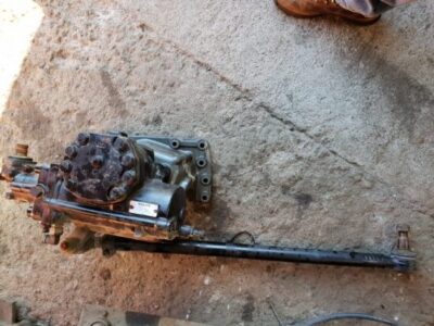 Alternative view of VOLVO FL6 (STEERING PUMP)