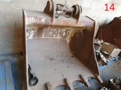 BUCKET- WIDTH: 131 CM