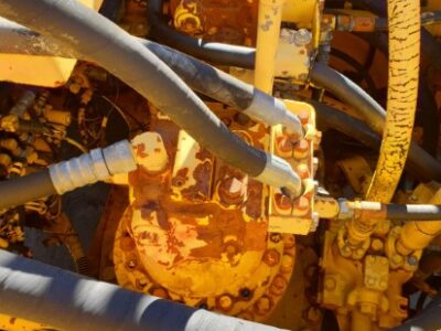 Alternative view of KOMATSU PC600 (SLEWING GEAR)