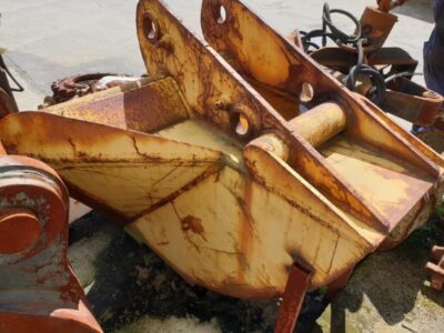 DITCHING BUCKET (MACHINES 18-22 TN) DITCHING BUCKET (MACHINES 18-22 TN)