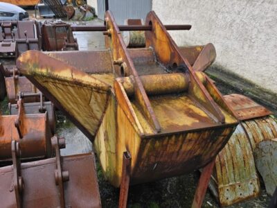 DITCHING BUCKET (MACHINES 18-22 TN) DITCHING BUCKET (MACHINES 18-22 TN)