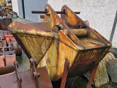 DITCHING BUCKET (MACHINES 18-22 TN) DITCHING BUCKET (MACHINES 18-22 TN)