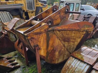 DITCHING BUCKET (MACHINES 18-22 TN) DITCHING BUCKET (MACHINES 18-22 TN)