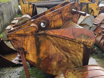 DITCHING BUCKET (MACHINES 18-22 TN) DITCHING BUCKET (MACHINES 18-22 TN)