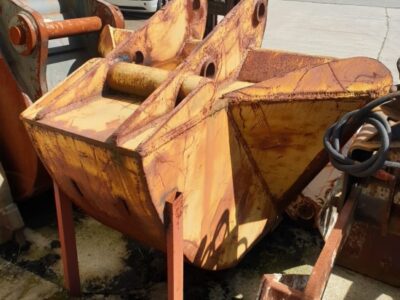 DITCHING BUCKET (MACHINES 18-22 TN) DITCHING BUCKET (MACHINES 18-22 TN)