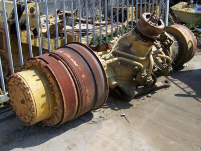 KOMATSU HD325 AND HD320-3 (PARTS / DEMOLITION)