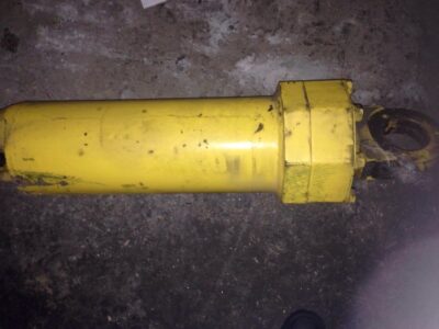 KOMATSU HD325 AND HD320-3 (PARTS / DEMOLITION) - Image 3