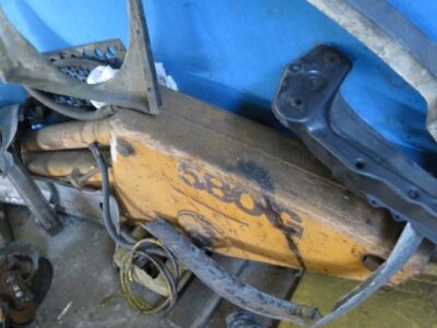 CASE 580G (ARM AND HYDRAULIC CYLINDER)