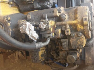 Alternative view of KOMATSU PC600 (BOMBA HIDRÁULICA)