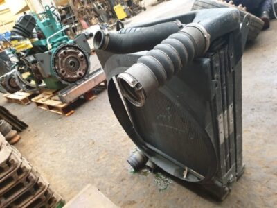 Alternative view of VOLVO FL6-18 (WATER AND OIL COOLER)