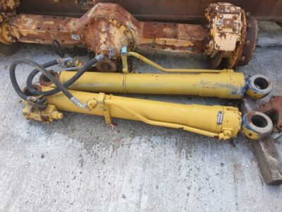 LIEBHERR 902 (HYDRAULIC CYLINDER)