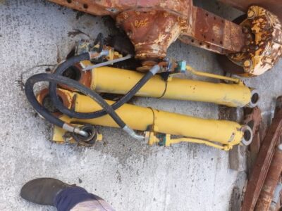 LIEBHERR 902 (HYDRAULIC CYLINDER) - Image 3