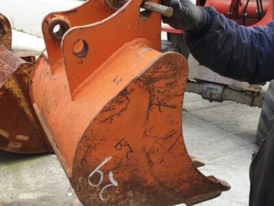 HITACHI (GODET: LARGEUR 51 CM) (MACHINES 2-5 TN)