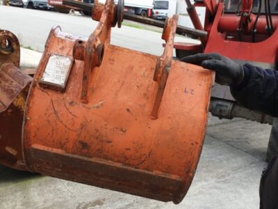 HITACHI (GODET: LARGEUR 51 CM) (MACHINES 2-5 TN) HITACHI (GODET: LARGEUR 51 CM) (MACHINES 2-5 TN)