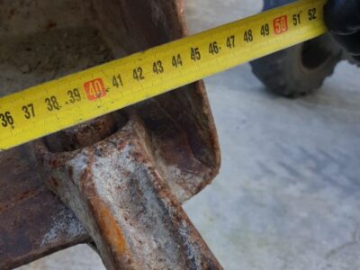 JCB (BUCKET: WIDTH 45 CM) (MÁQUINAS 2-5 TN)