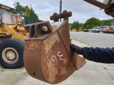 DOOSAN (GODET: LARGEUR 30 CM) (MACHINES 3-6 TN) DOOSAN (GODET: LARGEUR 30 CM) (MACHINES 3-6 TN)