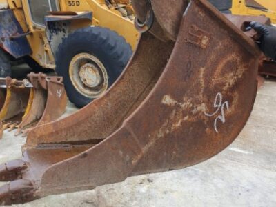 DOOSAN (GODET: LARGEUR 30 CM) (MACHINES 3-6 TN) DOOSAN (GODET: LARGEUR 30 CM) (MACHINES 3-6 TN)