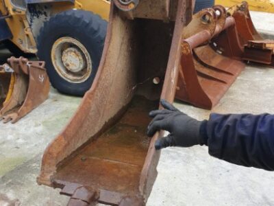 DOOSAN (GODET: LARGEUR 30 CM) (MACHINES 3-6 TN) DOOSAN (GODET: LARGEUR 30 CM) (MACHINES 3-6 TN)