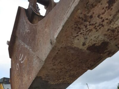 DOOSAN (GODET: LARGEUR 30 CM) (MACHINES 3-6 TN) DOOSAN (GODET: LARGEUR 30 CM) (MACHINES 3-6 TN)
