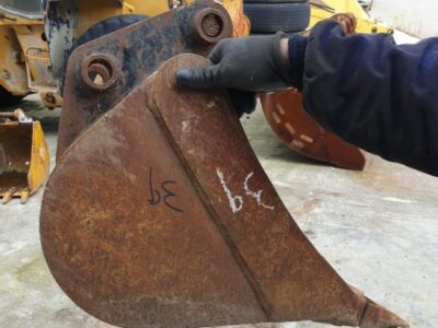 GODET: LARGEUR 45 CM (MACHINES 1-5 TN) GODET: LARGEUR 45 CM (MACHINES 1-5 TN)