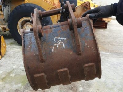 GODET: LARGEUR 45 CM (MACHINES 1-5 TN) GODET: LARGEUR 45 CM (MACHINES 1-5 TN)