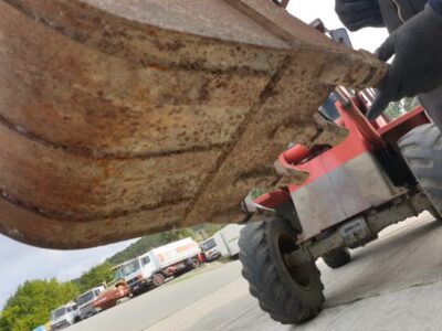 GODET: LARGEUR 45 CM (MACHINES 1-5 TN) GODET: LARGEUR 45 CM (MACHINES 1-5 TN)