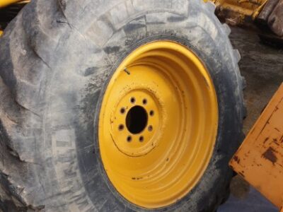 Alternative view of WHEELS FOR BACKHOE LOADER