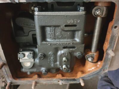 CATERPILLAR 977 (VALVE GROUP-PRESSURE CONTROL FOR OIL)