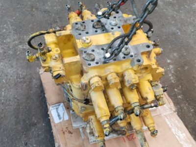 KOMATSU PC600 (DISTRIBUTOR)