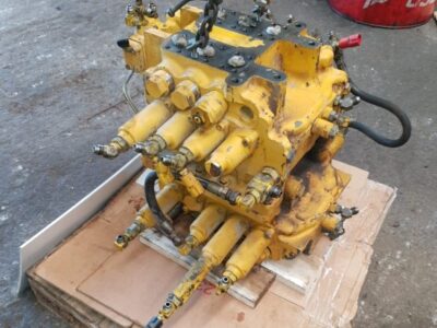 KOMATSU PC600 (DISTRIBUTOR) - Image 3