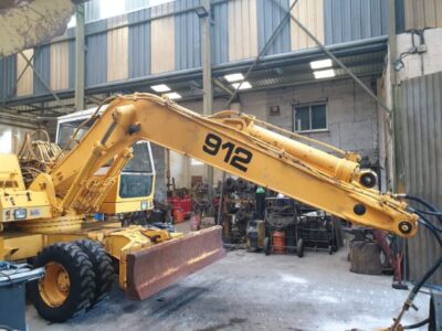Alternative view of LIEBHERR 912 (BOOM)
