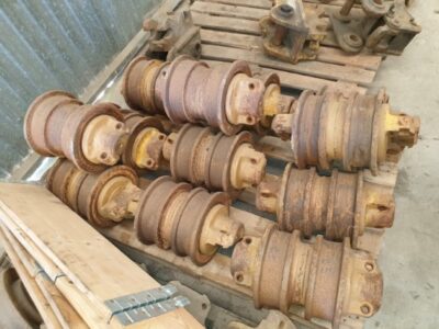 Alternative view of FIAT ALLIS (TRACK ROLLERS)