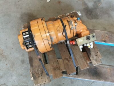 CASE 588 (SLEWING GEAR)
