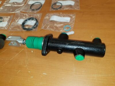 NEW HOLLAND FB100 (BRAKE CYLINDERS)