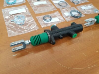 NEW HOLLAND FB100 (BRAKE CYLINDERS)