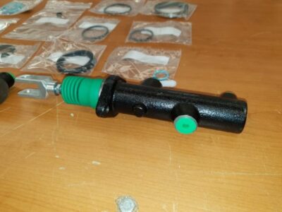 NEW HOLLAND FB100 (BRAKE CYLINDERS)