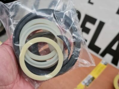 CASE  580F, 580G, 580K, 580SK, 580LE, 580SLE, 580SM, 580M, 580 SUPER (REPAIR KIT FOR HYDRAULIC CYLINDER)