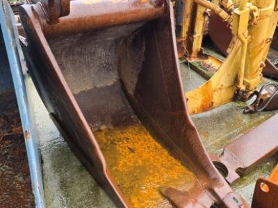 GODET: LARGEUR 60 CM (MACHINES 15-25 TN) GODET: LARGEUR 60 CM (MACHINES 15-25 TN)