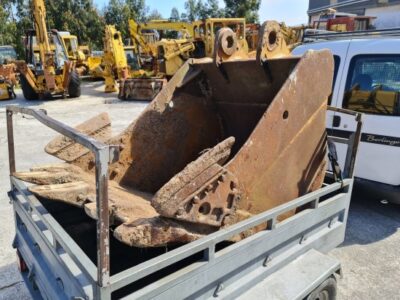CATERPILLAR (BUCKET- WIDTH 105 CM) (MACHINES 20-30 TN)