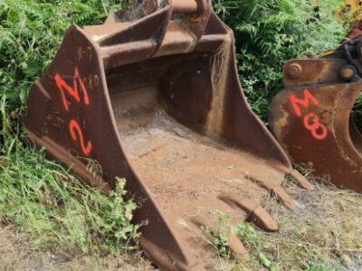 BUCKET- WIDTH 132 CM (MACHINES 15-25 TN)
