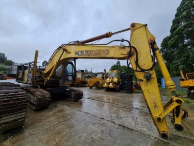 Alternative view of FIAT KOBELCO E215B (PARTS / DEMOLITION)