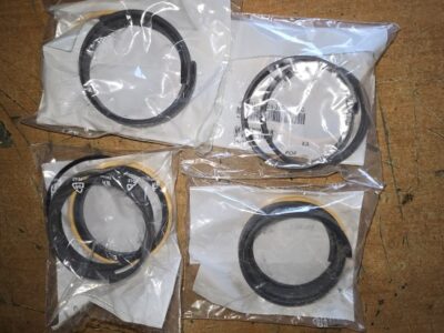 CASE 580F, 580G, 580K, 580SK, 580LE, 580SLE, 580SM, 580M, 580 SUPER (PISTONES DE FRENO DEL DESPLAZADOR Y KIT DE JUNTAS) CASE 580F, 580G, 580K, 580SK, 580LE, 580SLE, 580SM, 580M, 580 SUPER (PISTONES DE FRENO DEL DESPLAZADOR Y KIT DE JUNTAS)