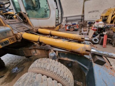 LIEBHERR 914 (HYDRAULIC CYLINDERS) LIEBHERR 914 (HYDRAULIC CYLINDERS)