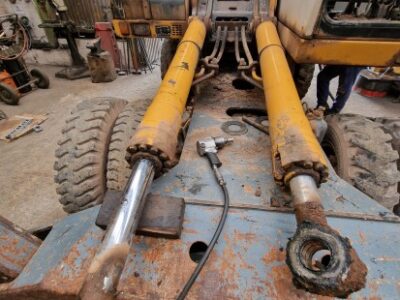 LIEBHERR 914 (HYDRAULIC CYLINDERS) LIEBHERR 914 (HYDRAULIC CYLINDERS)